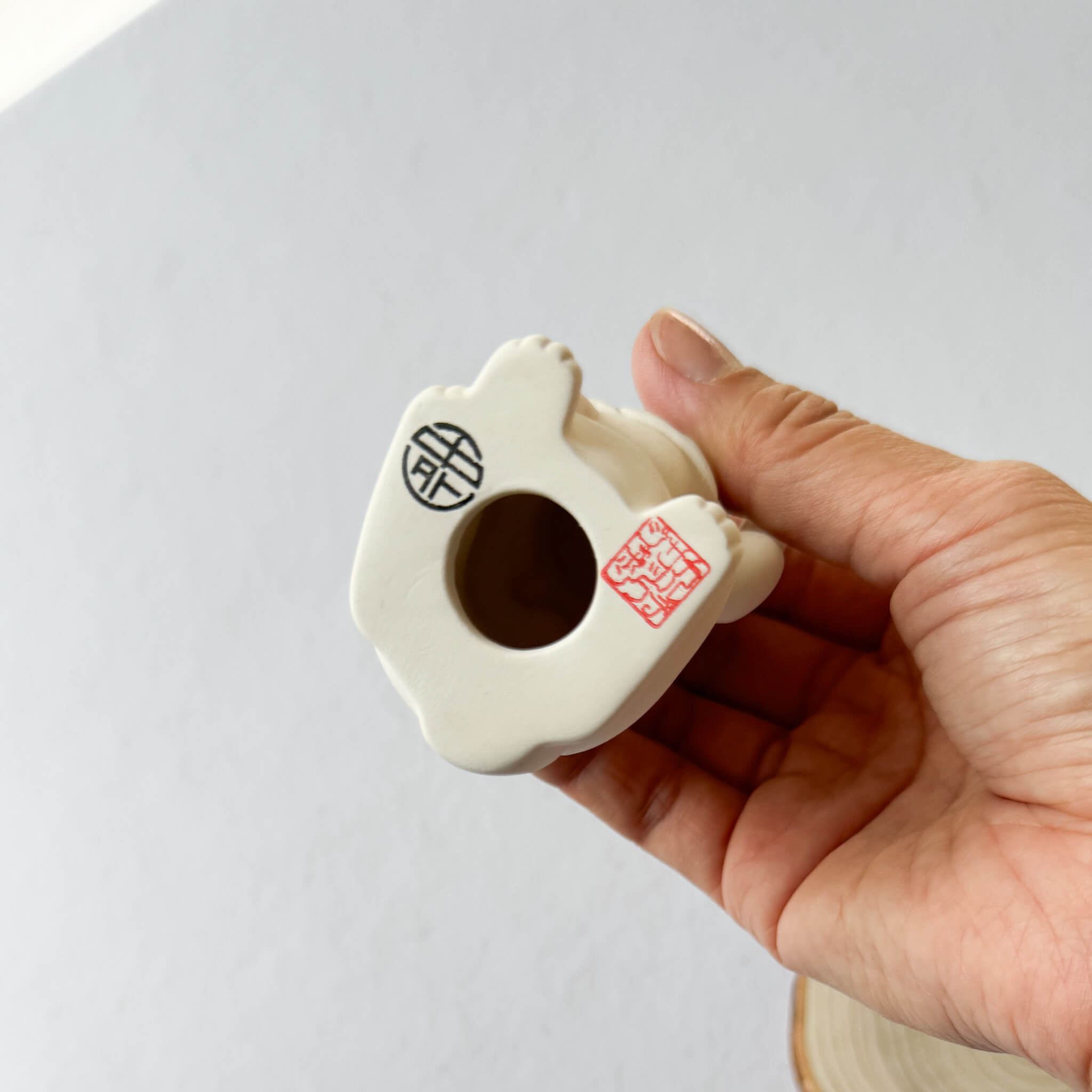 Essential Oil Diffuser Ceramic Maneki Neko - Japanese Lucky Cat (Left Hand) - Nagamochi Shop