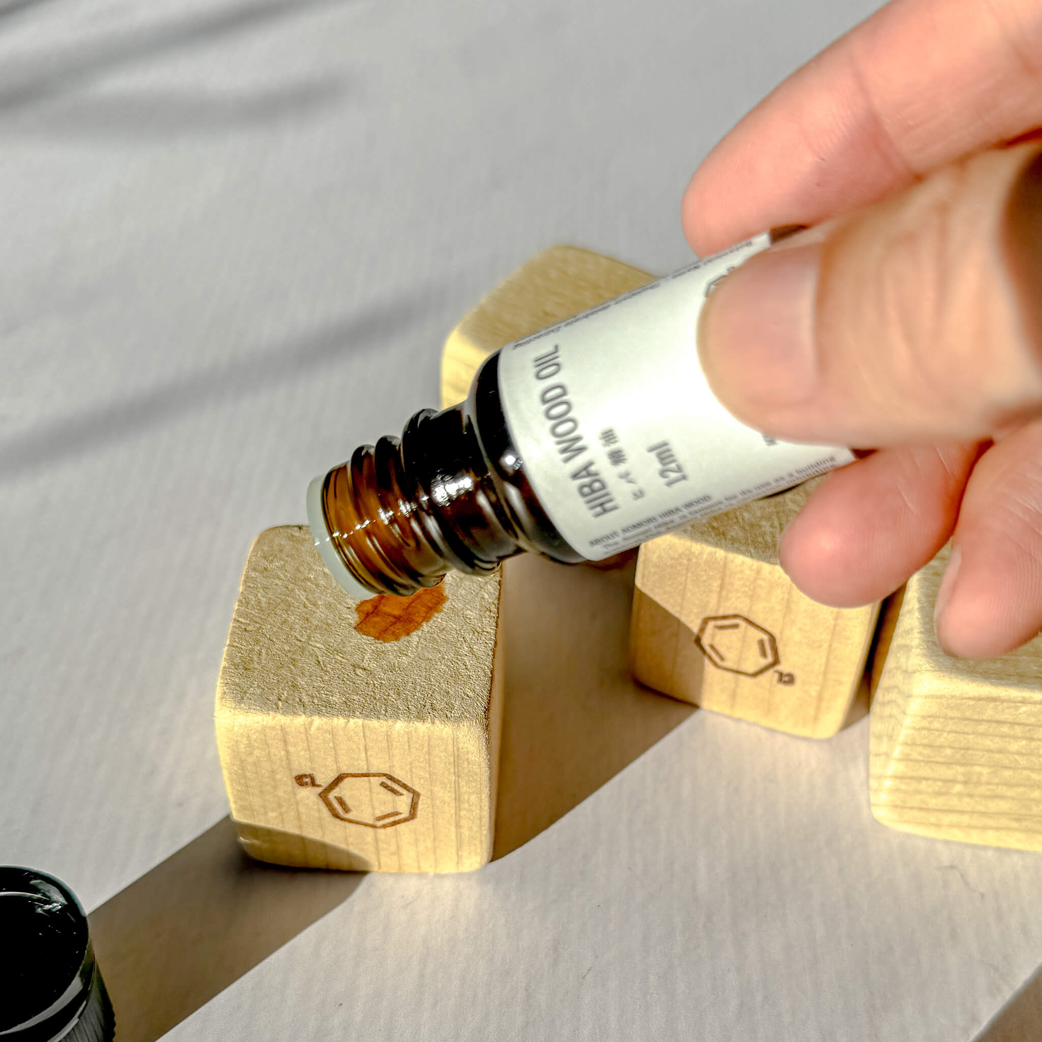 Hiba Wood Block and Hiba Wood Essential Oil - Nagamochi Shop