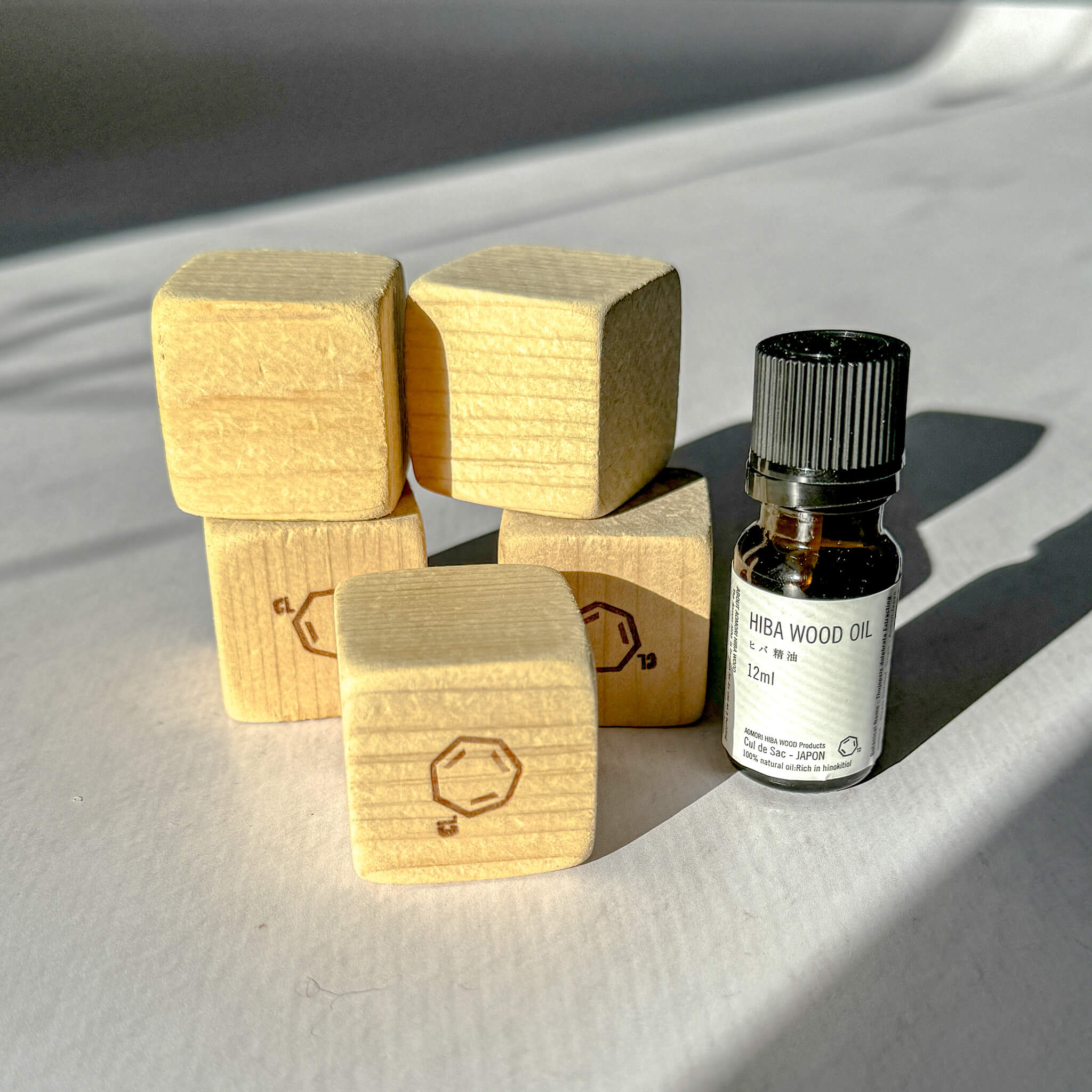 Hiba Wood Block and Hiba Wood Essential Oil - Nagamochi Shop