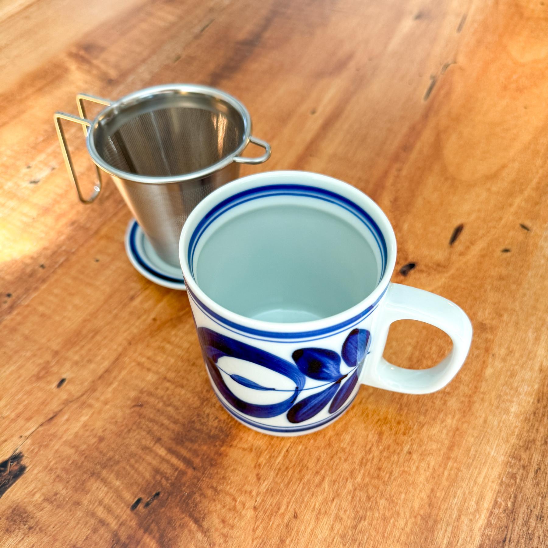 Hasami Porcelain Mug with Lid and Tea Strainer - Nagamochi Shop