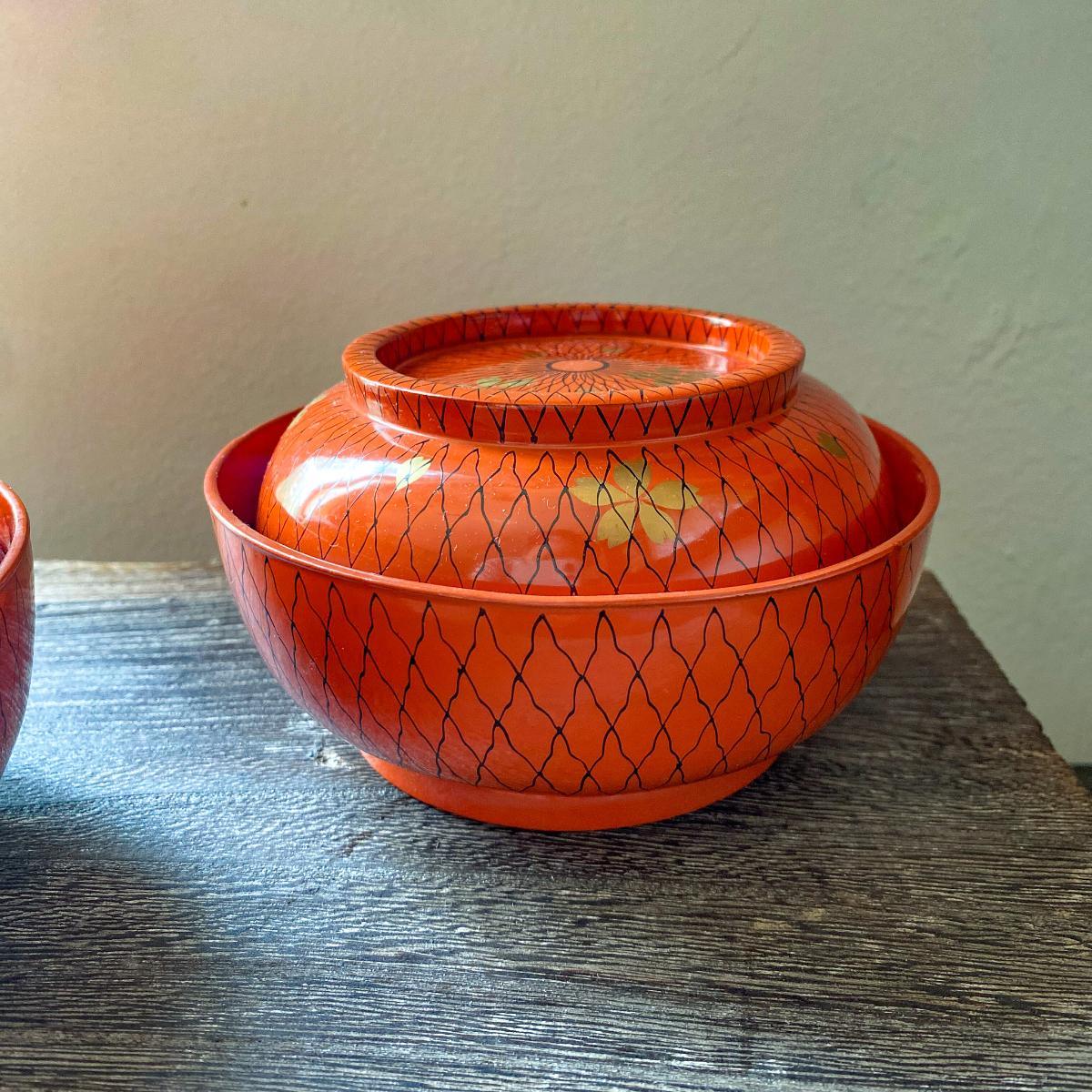 Vintage Japanese lacquerware Soup Bowl with Lid - Nagamochi Shop