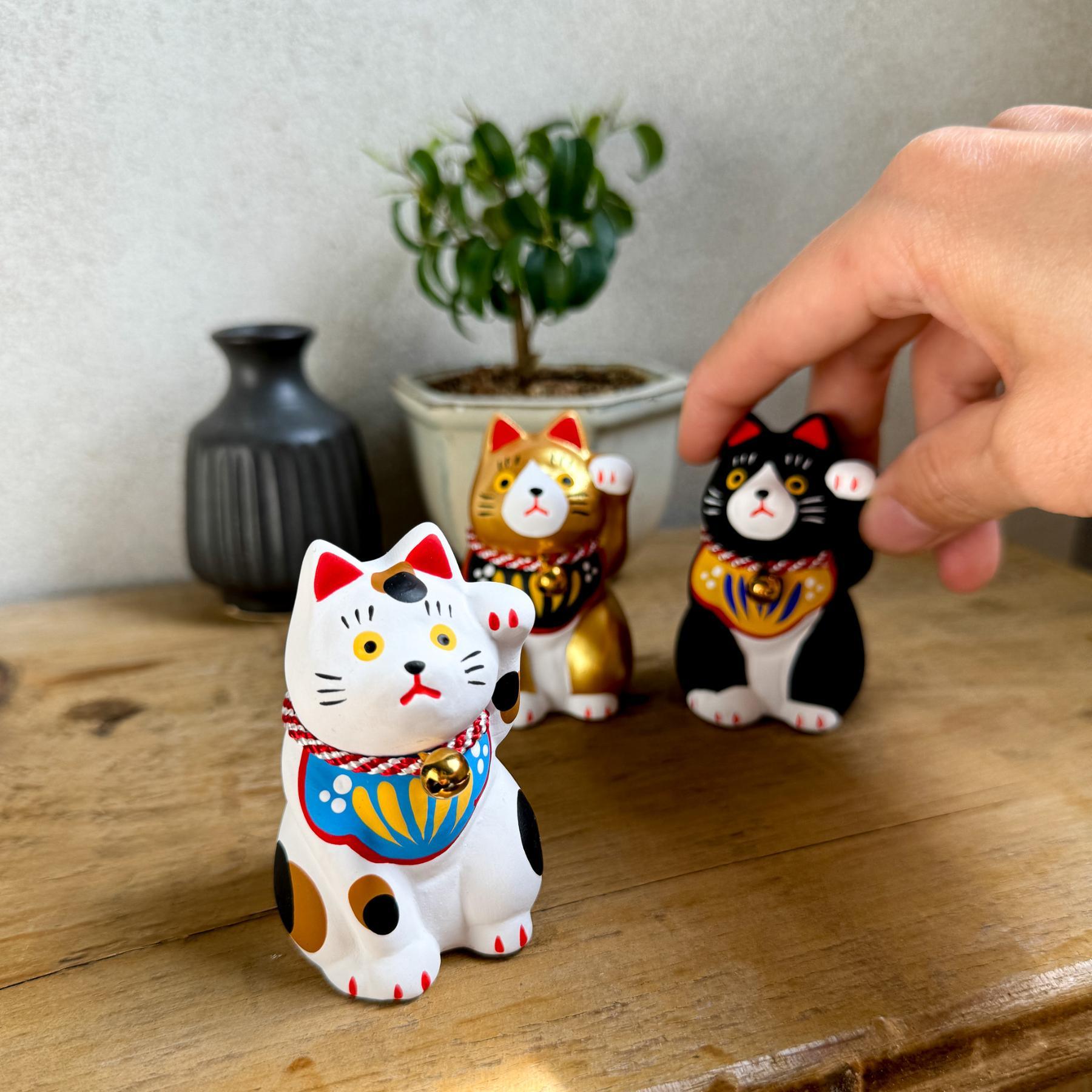 Maneki Neko | Japanese Lucky Cat Ceramic Ornament - Nagamochi Shop
