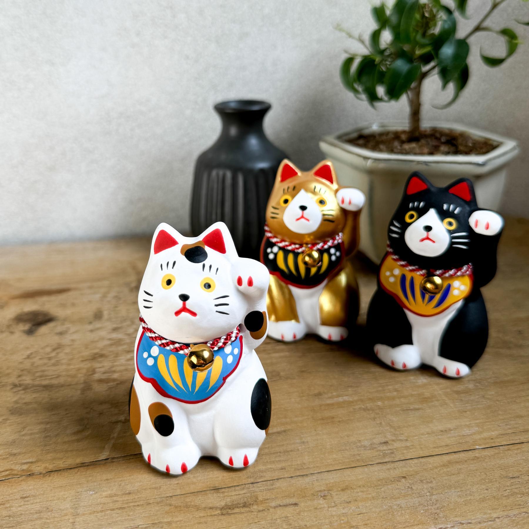 Maneki Neko | Japanese Lucky Cat Ceramic Ornament - Nagamochi Shop
