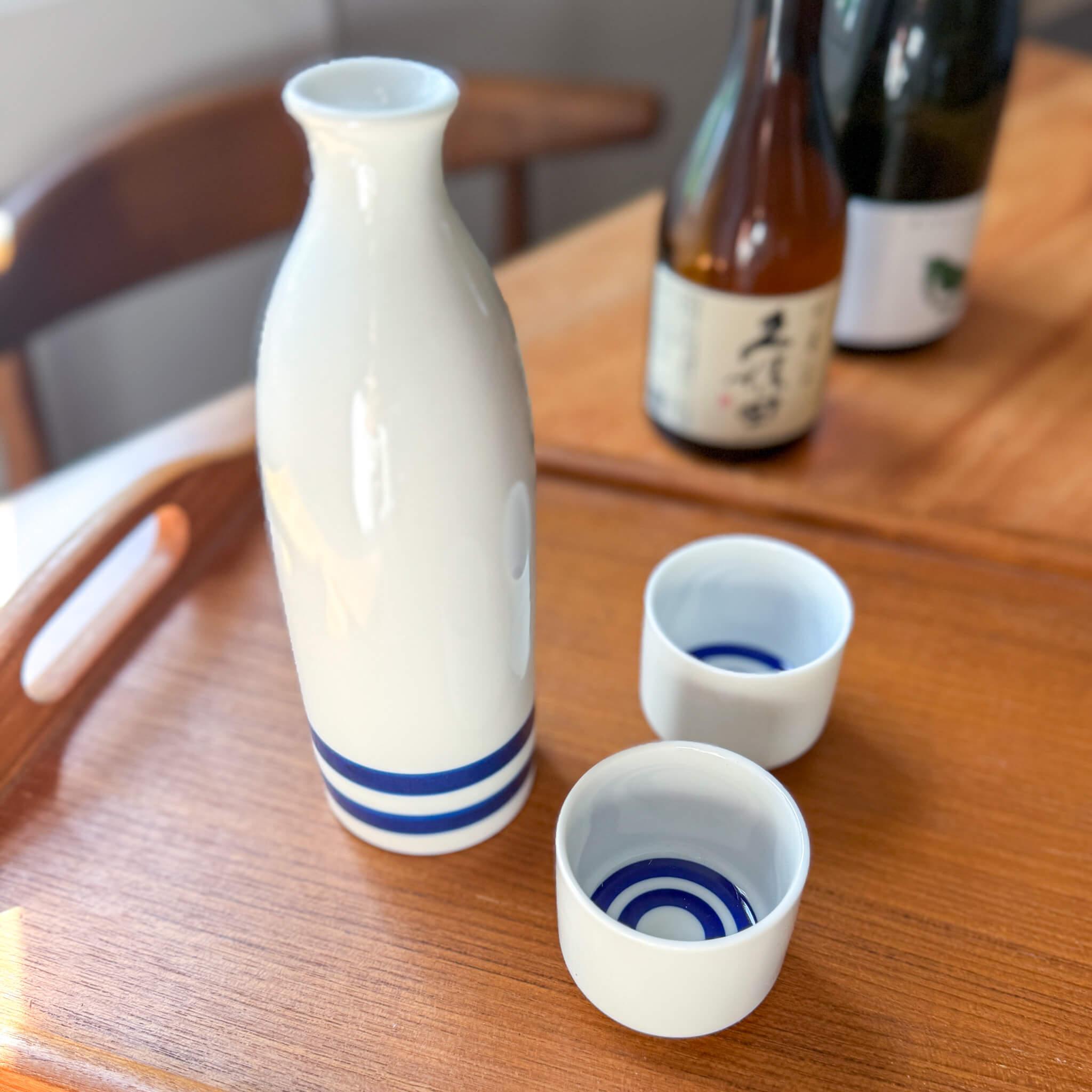 Mino Porcelain Sake Bottle Tokkuri with Two Janome Tasting Sake Cups - Nagamochi Shop