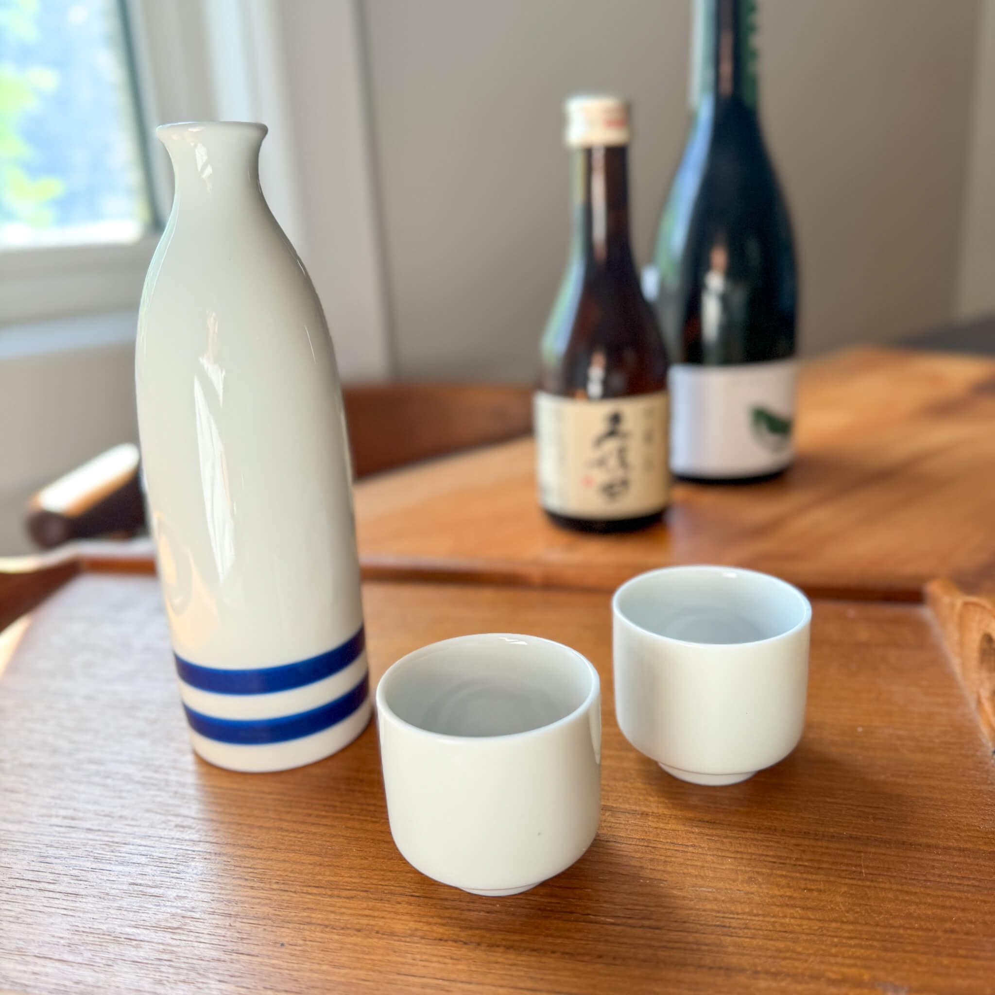 Mino Porcelain Sake Bottle Tokkuri with Two Janome Tasting Sake Cups - Nagamochi Shop
