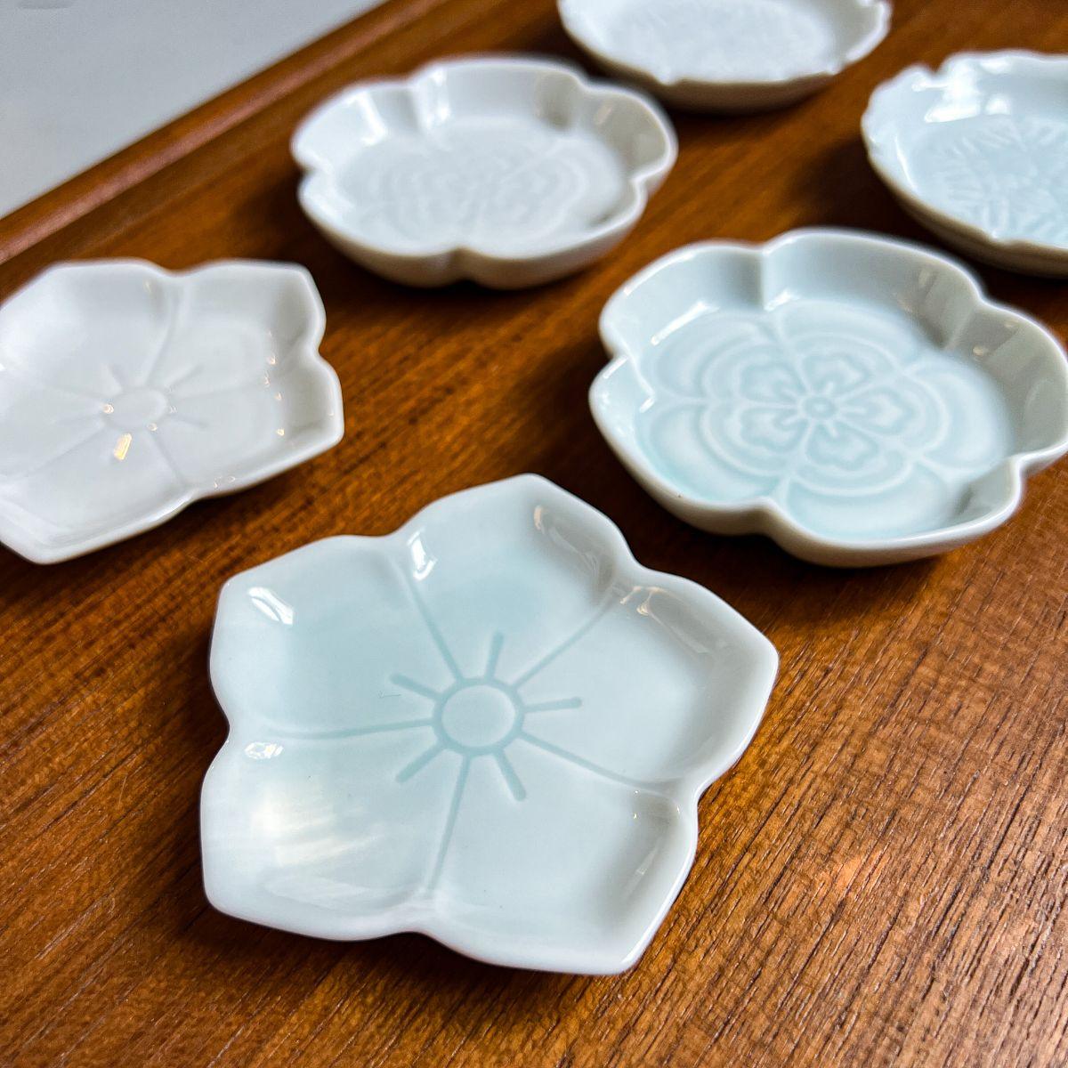 Mino Porcelain "Gaku" Line Engraving Mamezara - Nagamochi Shop