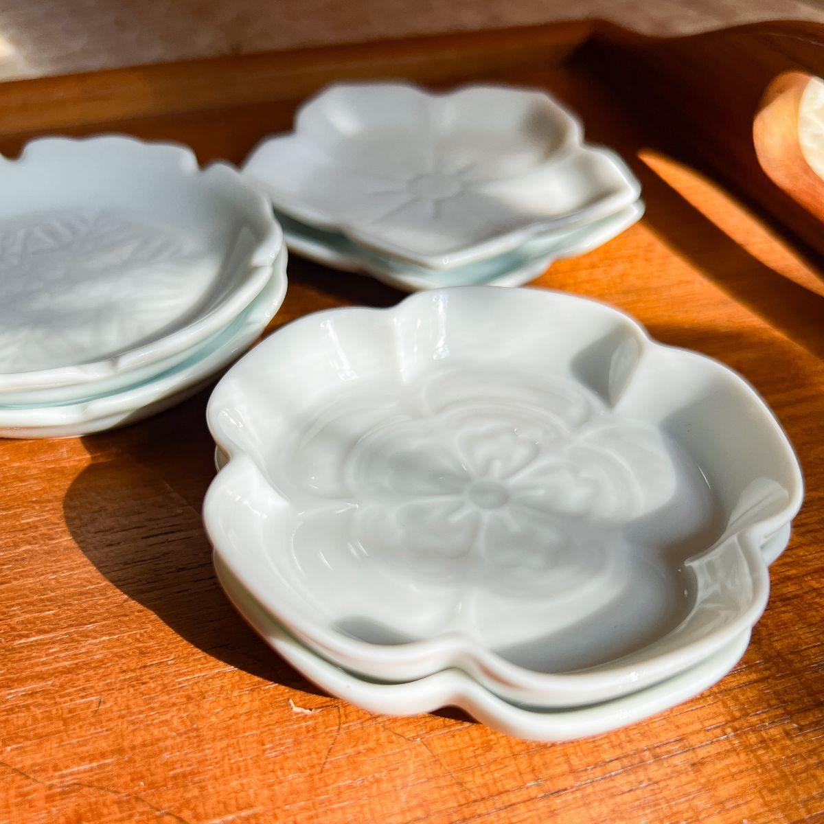 Mino Porcelain "Gaku" Line Engraving Mamezara - Nagamochi Shop