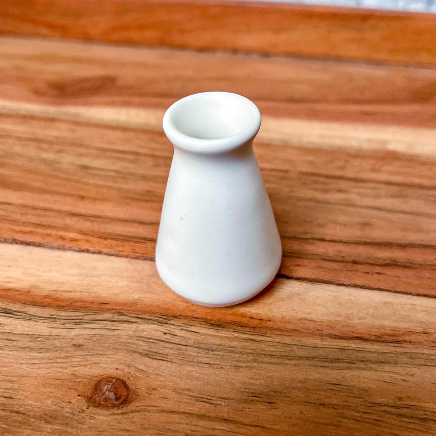 Handmade Tiny Bud Vase (2023 Holiday) - Nagamochi Shop