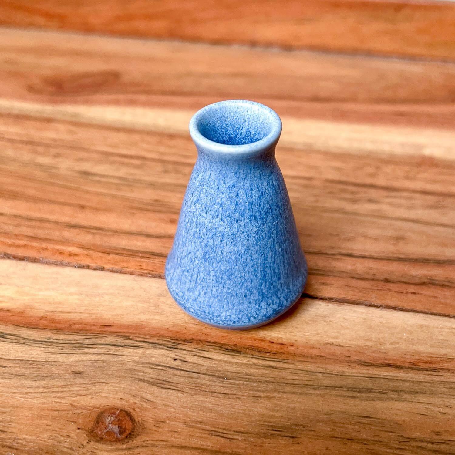 Handmade Tiny Bud Vase (2023 Holiday) - Nagamochi Shop