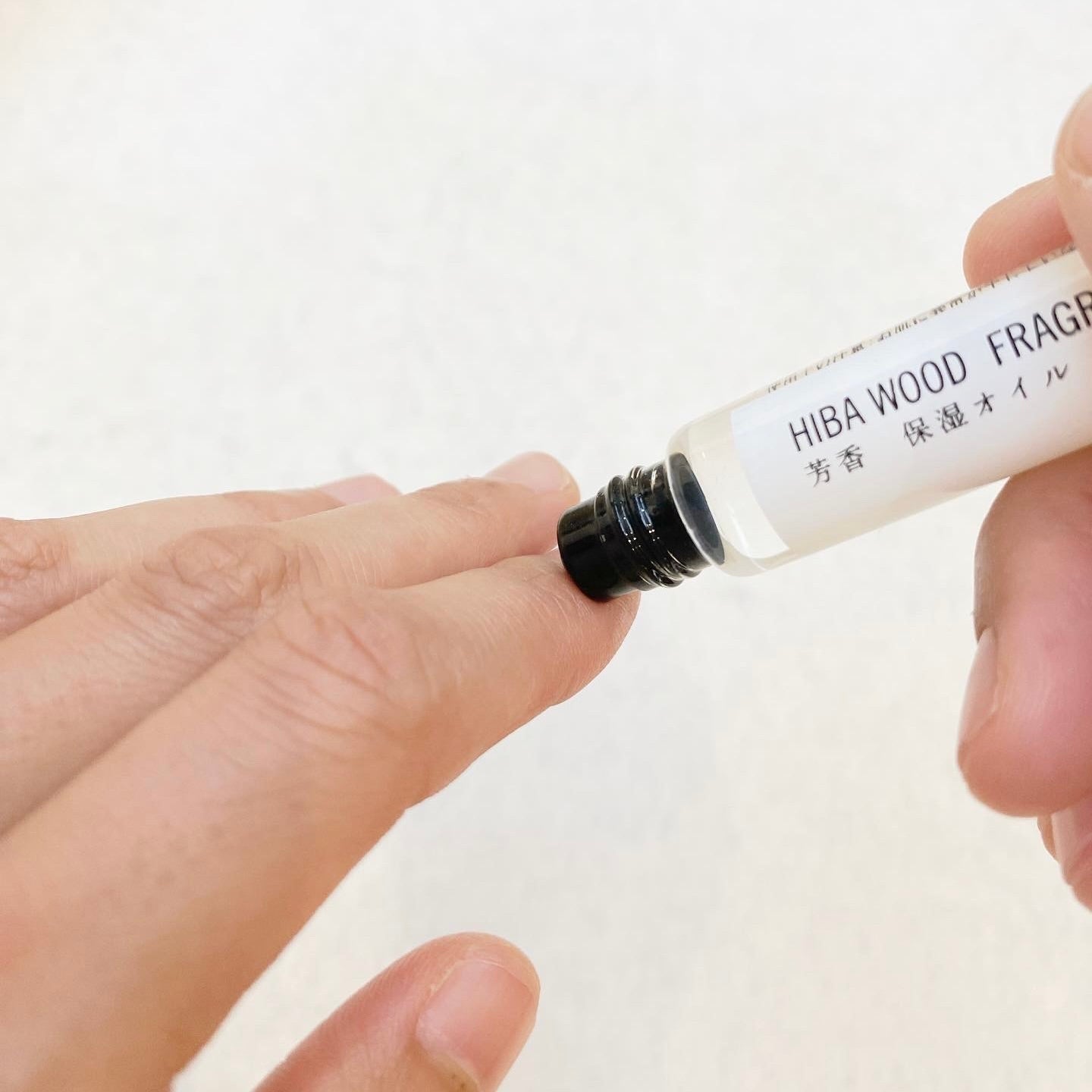 Hiba Wood Moisturizing Oil Roll On - Nagamochi Shop