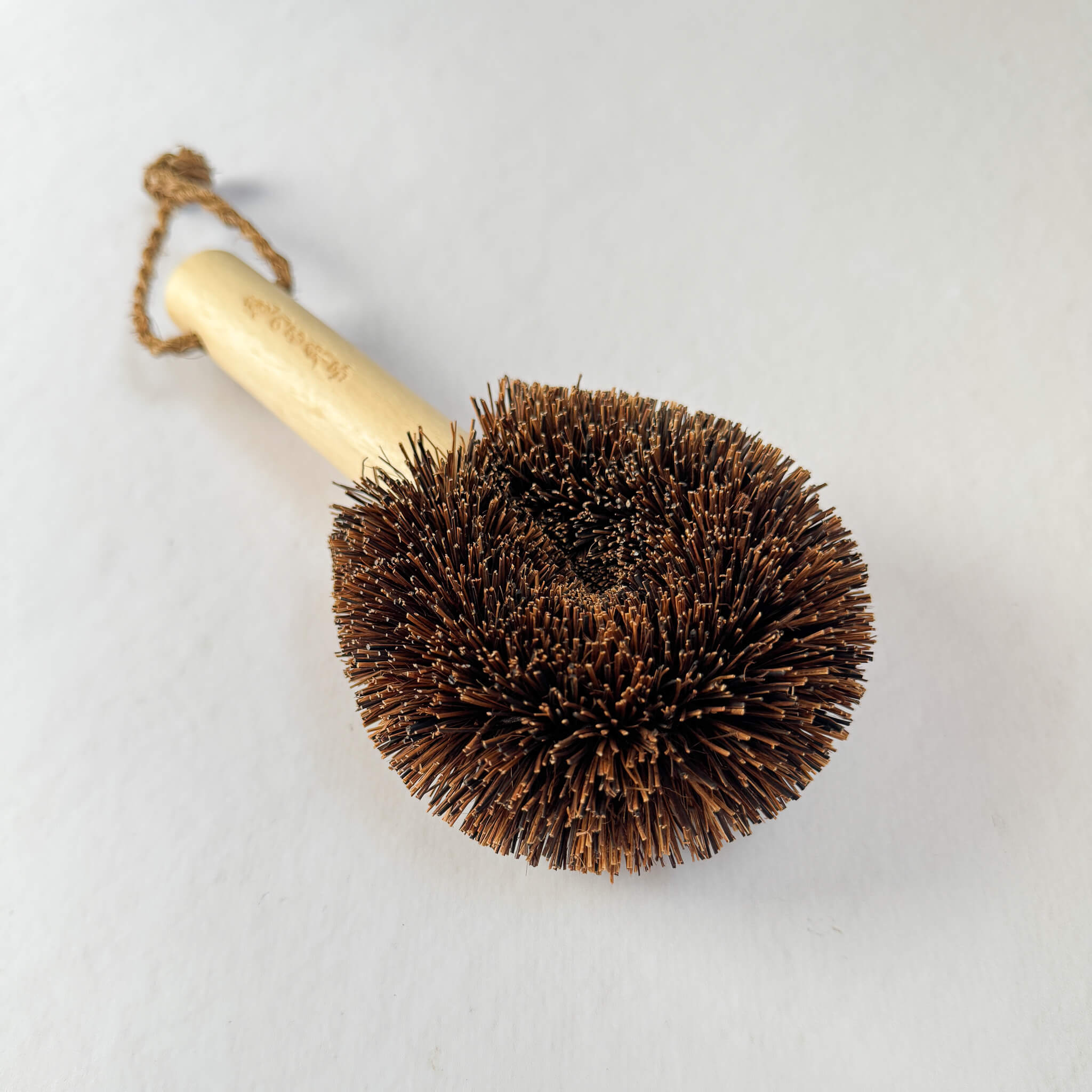 Ironware Scrubber with Wood Handle / KAMENOKO TAWASHI