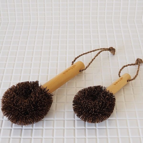 Ironware Scrubber with Wood Handle / KAMENOKO TAWASHI