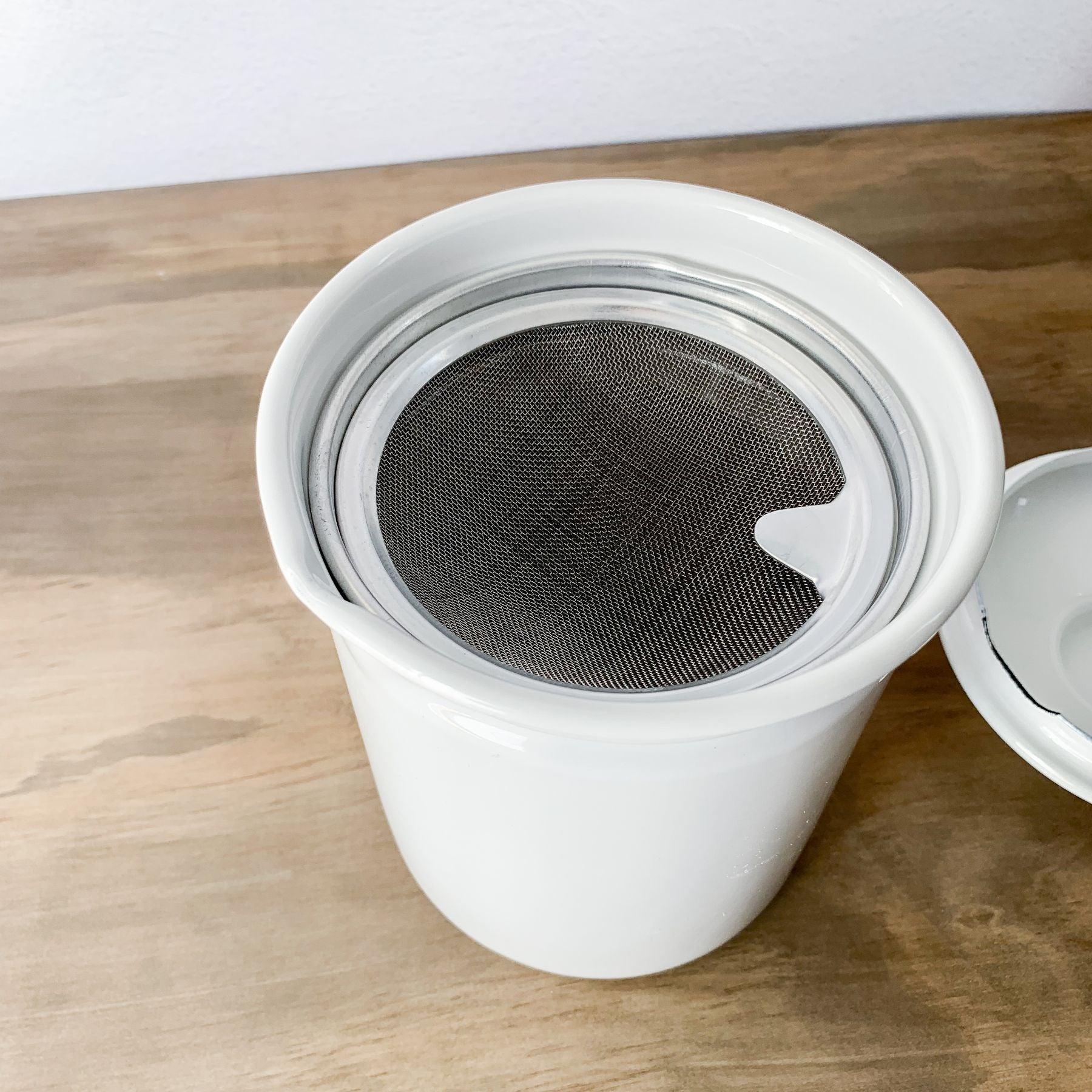 Enamelware Oil Pot with Strainers 1L - Nagamochi Shop