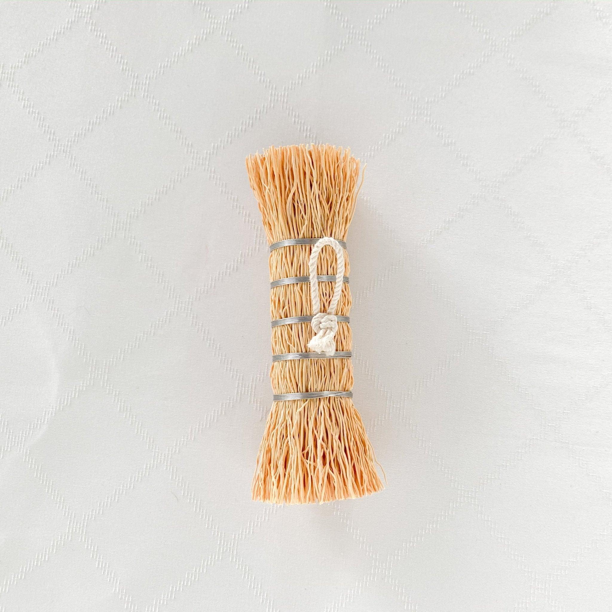 Karukaya Grass Kitchen Scrubber Brush / KAMENOKO TAWASHI - Nagamochi Shop