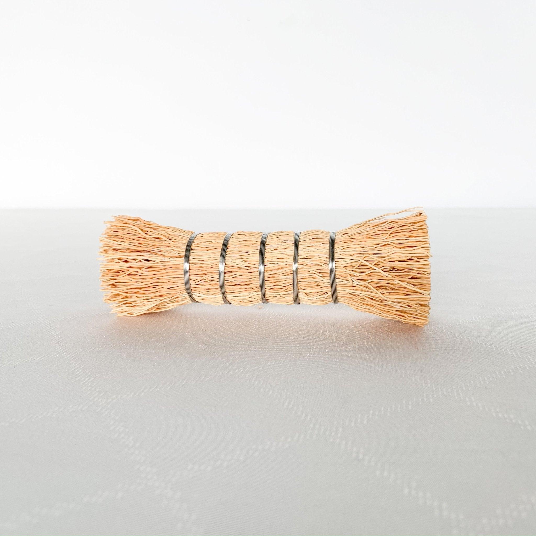 Karukaya Grass Kitchen Scrubber Brush / KAMENOKO TAWASHI - Nagamochi Shop