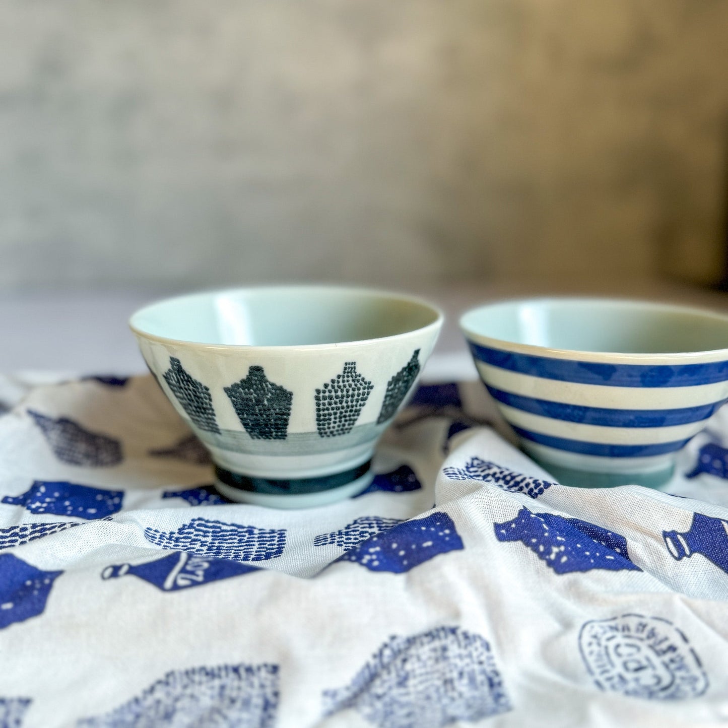 Hasami Porcelain Rice Bowl Set : Kurawanka Bowls "Bottle and Border"
