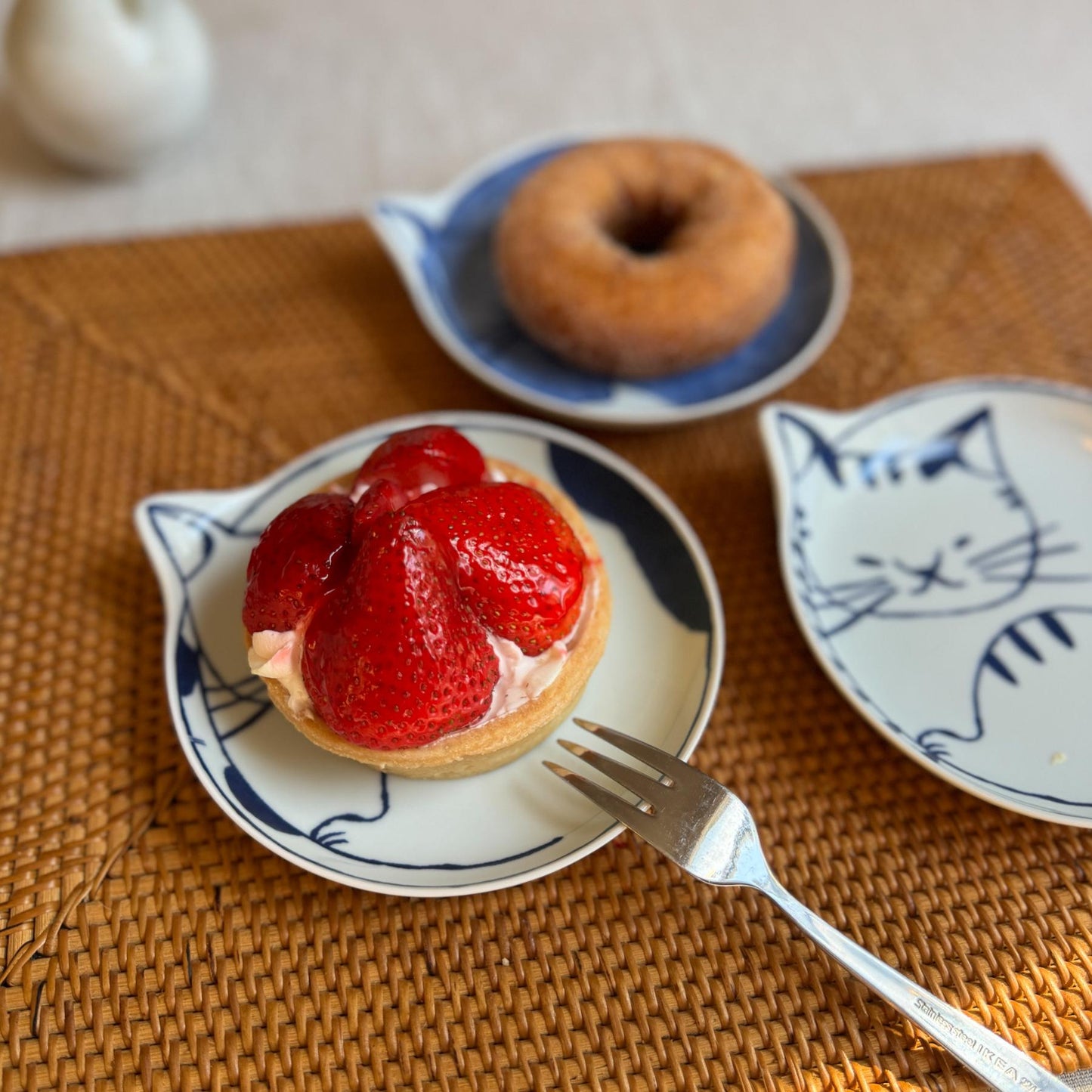 Hasami Porcelain Kitty Dessert Plate