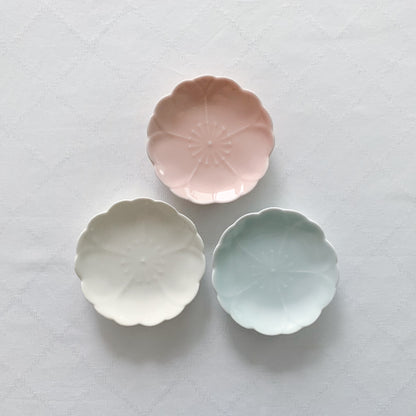 Hasami Porcelain Sakura Mamezara - Nagamochi Shop