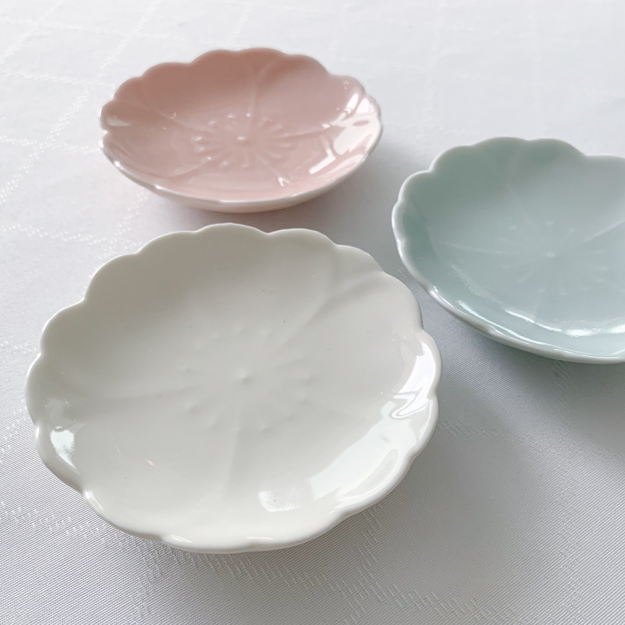 Hasami Porcelain Sakura Mamezara - Nagamochi Shop