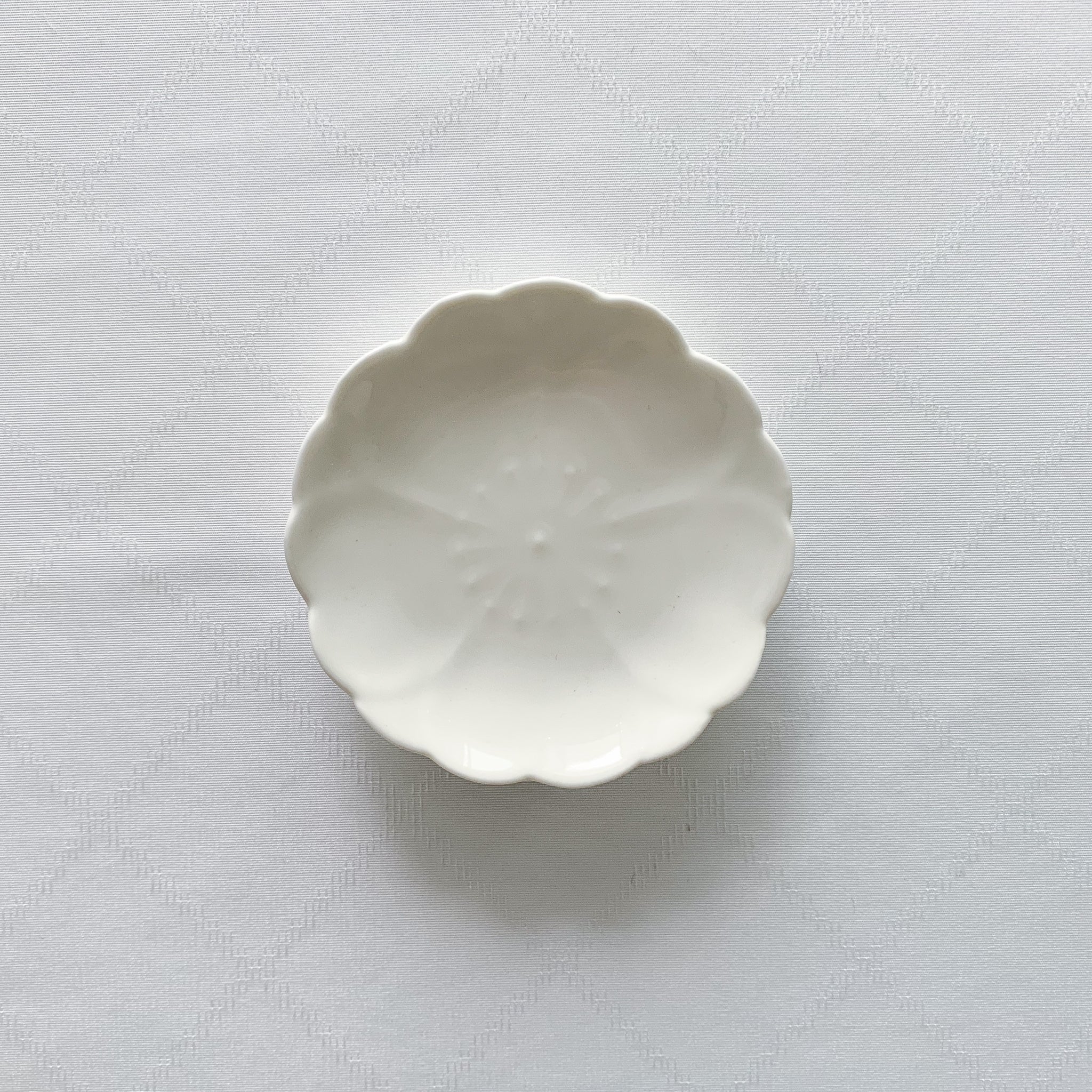 Hasami Porcelain Sakura Mamezara - Nagamochi Shop