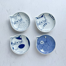 Load image into Gallery viewer, Hasami Porcelain Kitty Mamezara (Small Dish Plate)Nagamochi Shop
